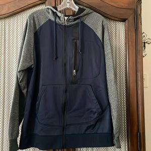 Men’s zip up hooded sweat shirt/jacket. Size L